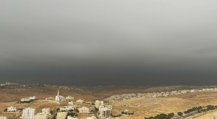 صورة حول : سحب ركامية فوق عمّان سحب ركامية فوق عمّان