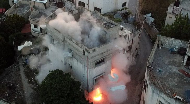 صورة حول : الاحتلال يفجر منزل ذوي الشهيد معتز الخواجا في رام الله الاحتلال يفجر منزل ذوي الشهيد معتز الخواجا في رام الله