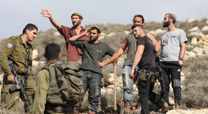 صورة حول : مستوطنون يعيدون الاستيلاء على أرض شرق رام الله مستوطنون يعيدون الاستيلاء على أرض شرق رام الله