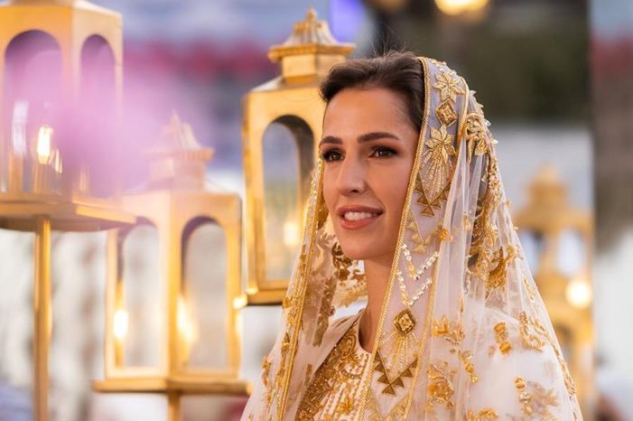 صورة حول : من نسبها الى لغات تتقنها.. ماذا تعرف عن الآنسة رجوة آل سيف ؟ من نسبها الى لغات تتقنها.. ماذا تعرف عن الآنسة رجوة آل سيف ؟