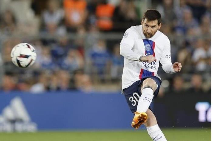 ميسي يقود باريس سان جيرمان لنيل لقب تاريخي