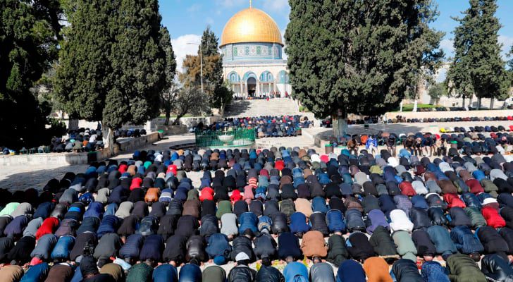 ٤٠ ألفاً يصلون الجمعة و الغائب في المسجد الأقصى