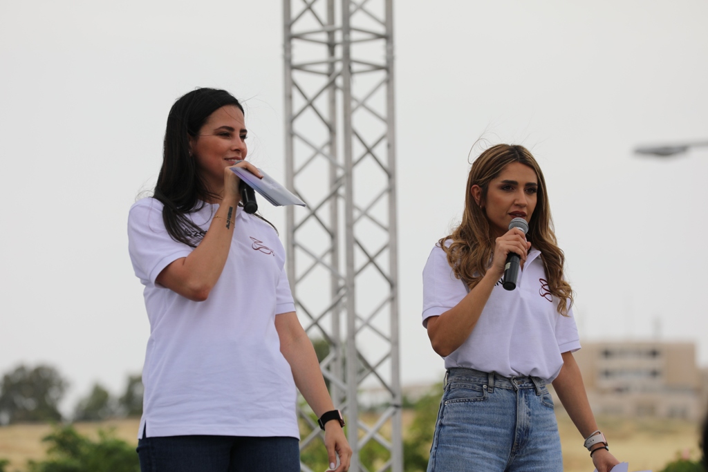 بالصور... آلاف المواطنين يشاركون في احتفال زين فرحاً بزفاف ولي العهد