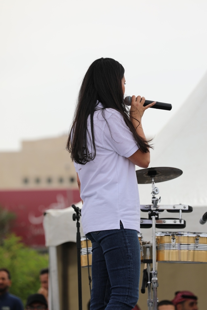 بالصور... آلاف المواطنين يشاركون في احتفال زين فرحاً بزفاف ولي العهد