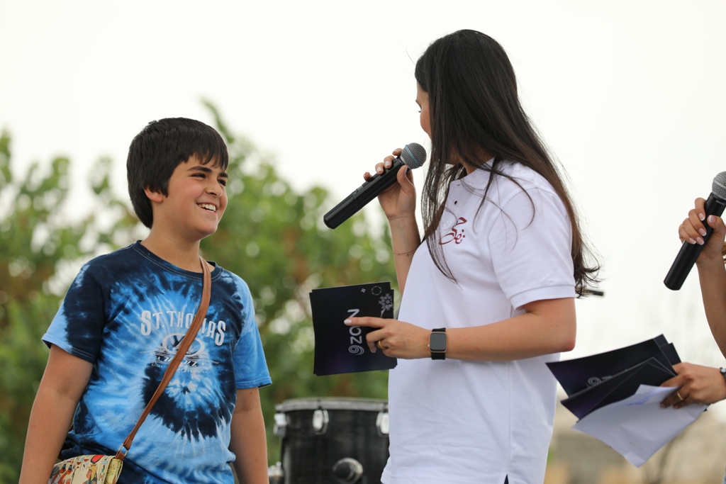 بالصور... آلاف المواطنين يشاركون في احتفال زين فرحاً بزفاف ولي العهد