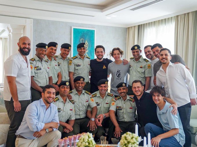صورة حول : شاهدوا ... حمام العريس لولي العهد بمنزل ابن عمه الأمير عمر بن فيصل شاهدوا ... حمام العريس لولي العهد بمنزل ابن عمه الأمير عمر بن فيصل