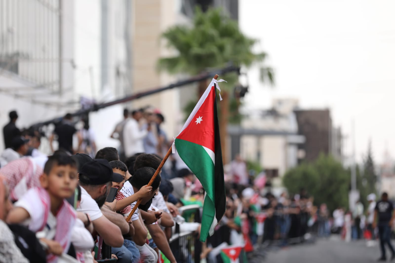 صورة حول : بالصور... آلاف المواطنين يشاركون في احتفال زين فرحاً بزفاف ولي العهد بالصور... آلاف المواطنين يشاركون في احتفال زين فرحاً بزفاف ولي العهد