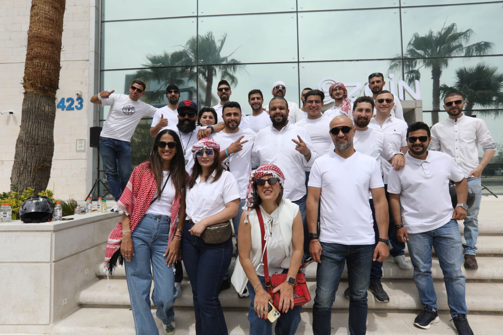 صورة حول : بالصور... آلاف المواطنين يشاركون في احتفال زين فرحاً بزفاف ولي العهد بالصور... آلاف المواطنين يشاركون في احتفال زين فرحاً بزفاف ولي العهد