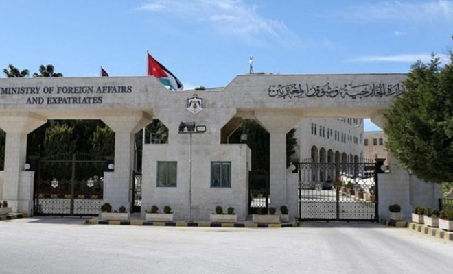 صورة حول : استدعاء السفيرة السويدية احتجاجا في عمّان على إحراق نسخة من القرآن استدعاء السفيرة السويدية احتجاجا في عمّان على إحراق نسخة من القرآن