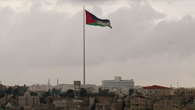 انخفاض ملموس على الحرارة السبت وأمطار رعدية في أماكن محدودة