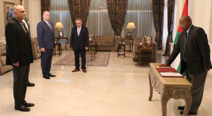 أعضاء في مجلس هيئة اعتماد مؤسَّسات التعليم العالي يؤدُّون اليمين القانونيَّة أمام الخصاونة