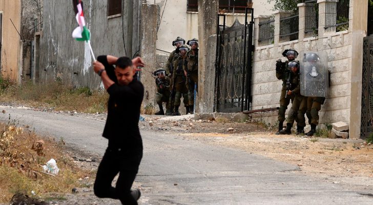 إصابات بالرصاص واختناق.. الاحتلال يقمع مسيرة مناهضة للاستيطان شرق قلقيلية