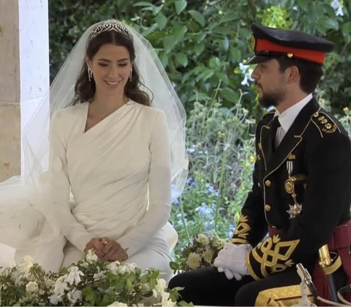 إطلالة الأميرة رجوة آل سيف في حفل زفافها مصدر إلهام لكل عروس