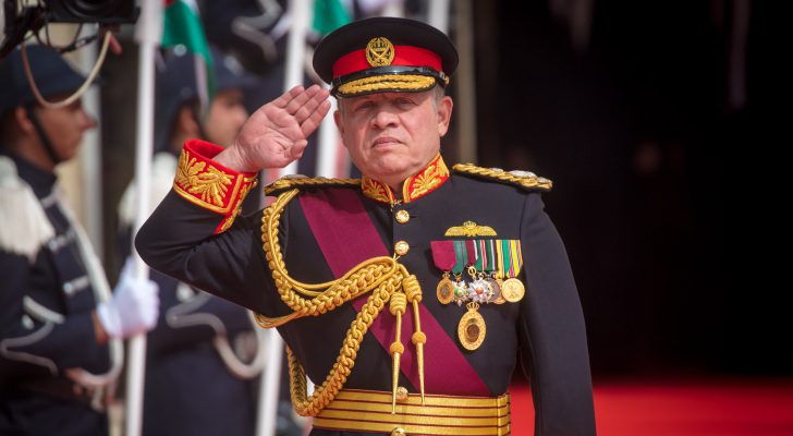 الاردنيون يحتفلون بمرور ٢٤ عاما على تولي جلالة الملك سلطاته الدستورية