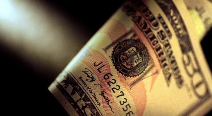 الدولار يرتفع ومخاوف من تباطؤ النمو الاقتصادي