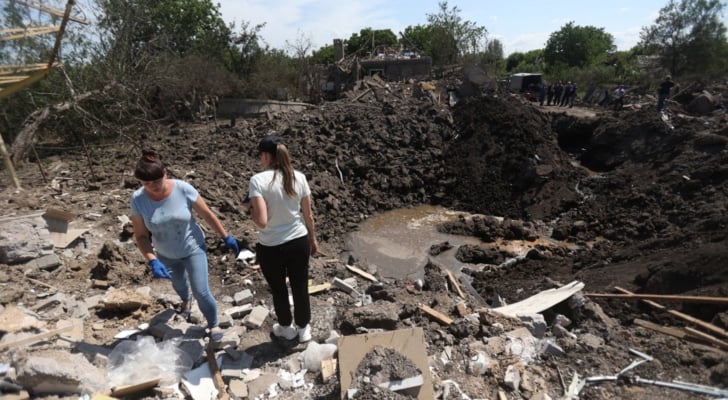 بصاروخين أرض-جو.. ضربة روسية تودي بحياة ١٠ أشخاص شرق أوكرانيا