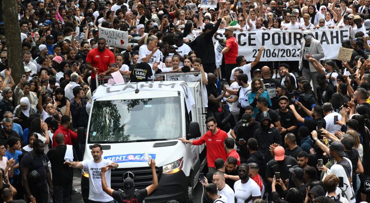 فرنسا.. تظاهرات وأعمال شغب عقب مقتل فتى والسلطات تنشر ٤٠ ألف شرطيا