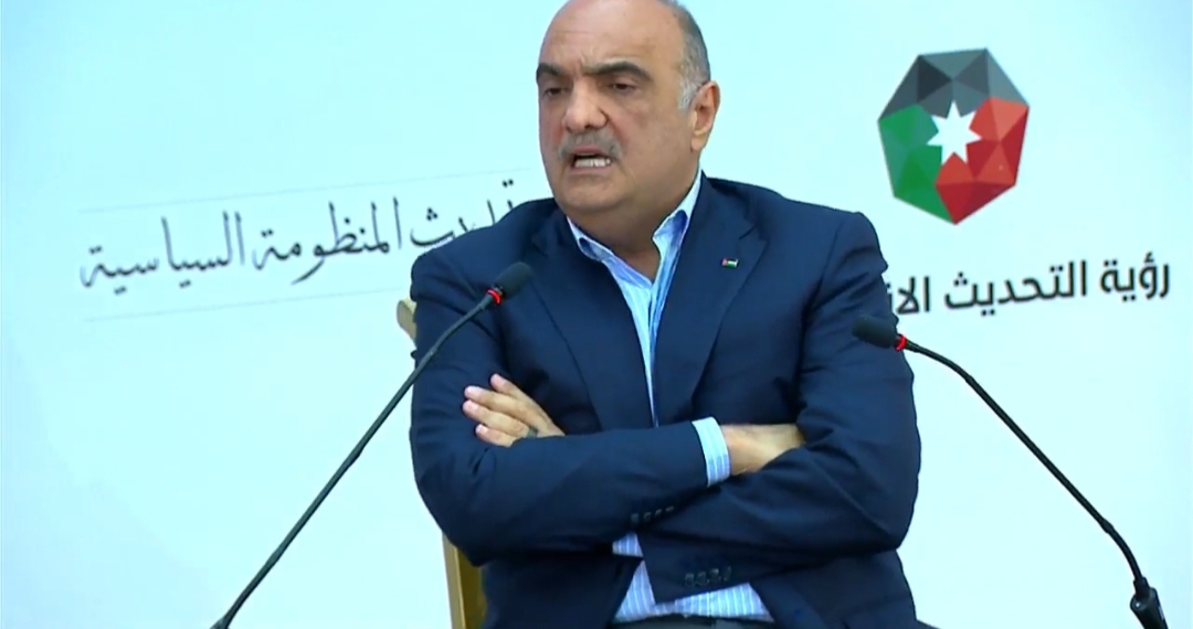 قد نلزم طلبة المنح بالعمل السياسي <br> الخصاونة يلتقي جامعيين وشباب في جامعة مؤتة- بث مباشر