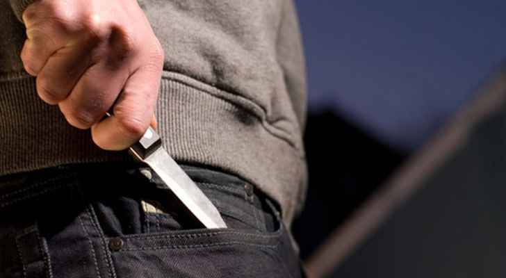 العقبة : اردني يتعرض للطعن من قبل شخص اجنبي