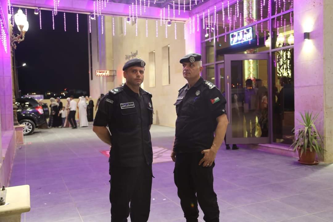 صورة حول : شاهدوا بالصور كيف تعامل النشامى مع حريق مصنع اسفنج الزهور شاهدوا بالصور كيف تعامل النشامى مع حريق مصنع اسفنج الزهور