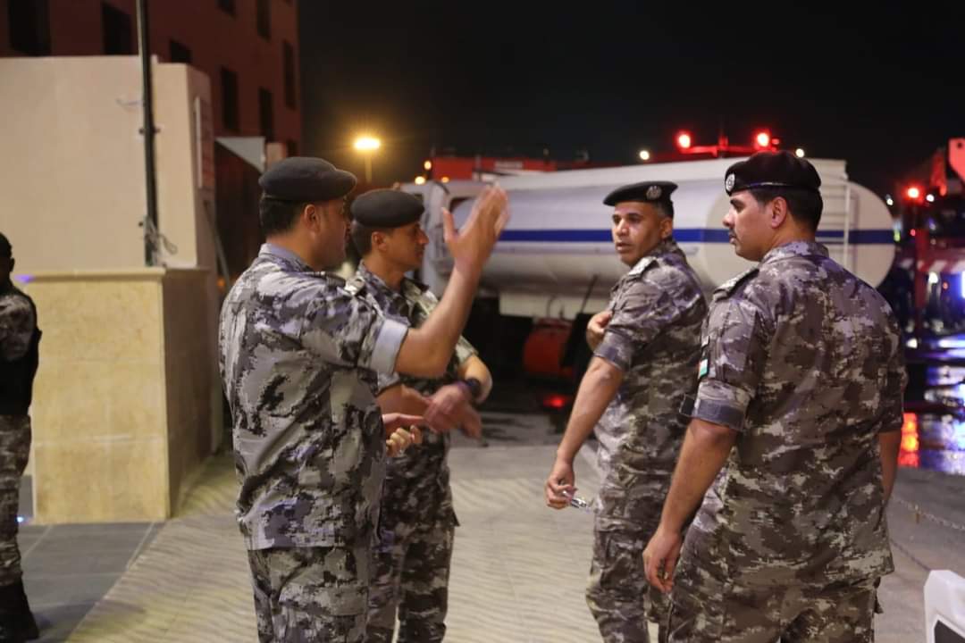 صورة حول : شاهدوا بالصور كيف تعامل النشامى مع حريق مصنع اسفنج الزهور شاهدوا بالصور كيف تعامل النشامى مع حريق مصنع اسفنج الزهور