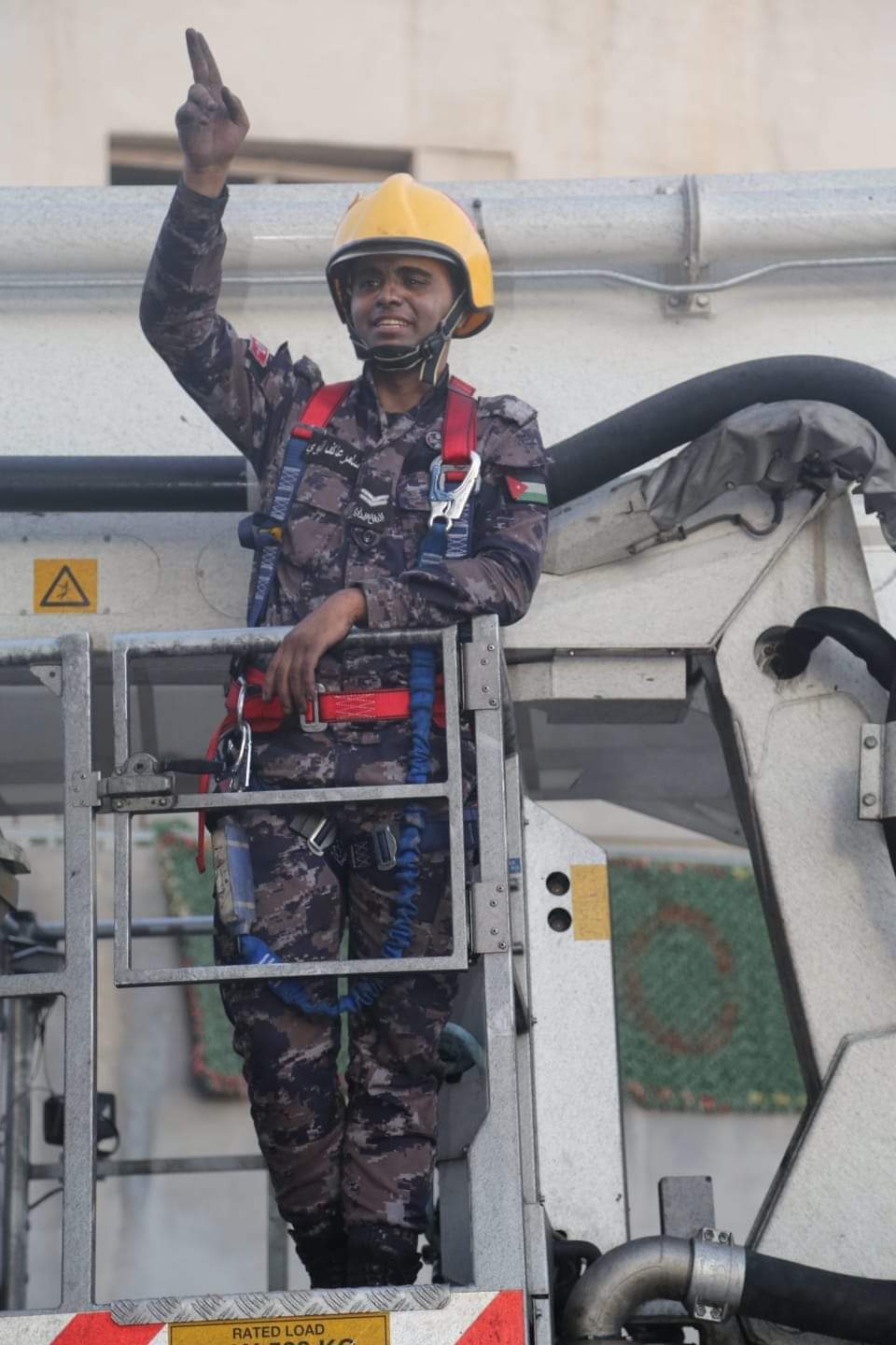 صورة حول : شاهدوا بالصور كيف تعامل النشامى مع حريق مصنع اسفنج الزهور شاهدوا بالصور كيف تعامل النشامى مع حريق مصنع اسفنج الزهور