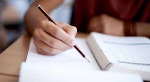 نحو ٨٥ ألف طالب توجيهي يتقدمون لامتحان علوم الأرض والإسلامية