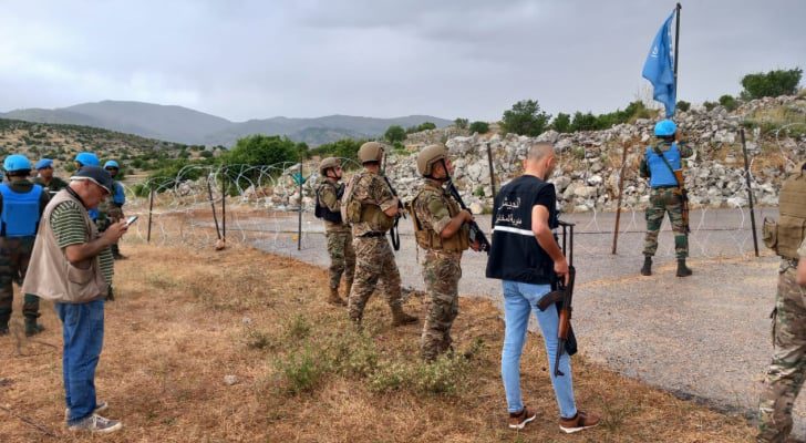 صورة حول : الجيش اللبناني يمنع قوة تابعة للاحتلال من تجاوز الخط الأزرق الجيش اللبناني يمنع قوة تابعة للاحتلال من تجاوز الخط الأزرق