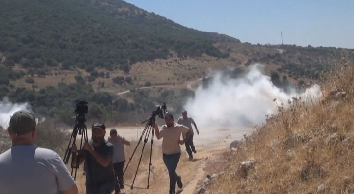 توتر على الحدود الفلسطينية اللبنانية والاحتلال يطلق قنابل دخانية