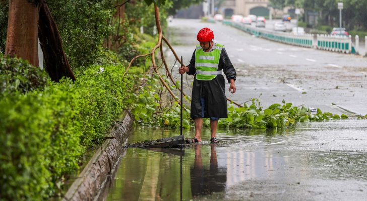 حالة تأهب قصوى في بكين ومناطق في الصين جراء إعصار