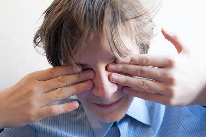 صورة حول : سبب خطير لظهور "الذباب" أمام العينين سبب خطير لظهور "الذباب" أمام العينين