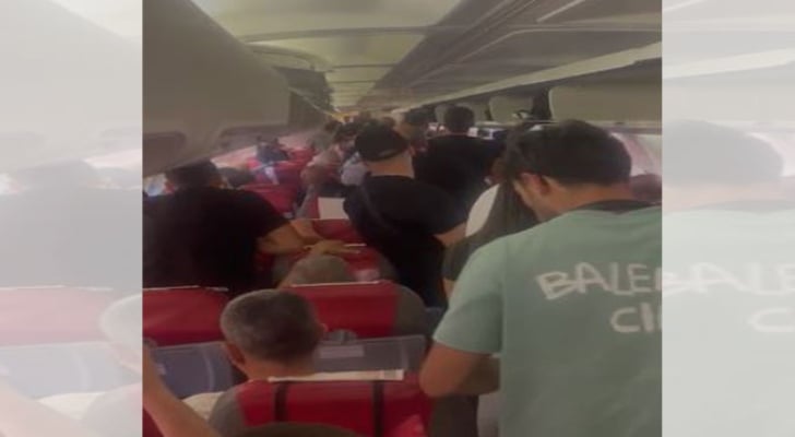 هلع وإغماء على متن طائرة أردنية خاصة عقب هبوطها اضطراريا في انطاليا