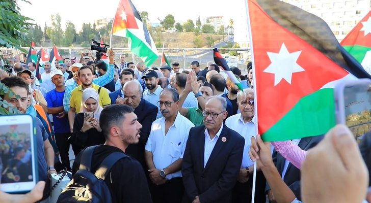 صورة حول : وقفة احتجاجية رفضا لقانون الجرائم الإلكترونية أمام مجلس النواب وقفة احتجاجية رفضا لقانون الجرائم الإلكترونية أمام مجلس النواب