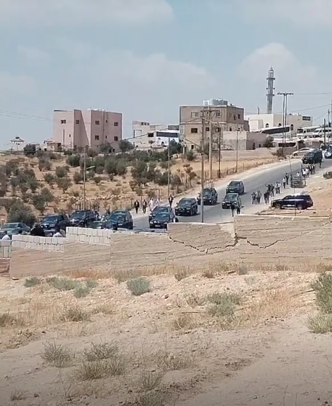 صورة حول : الملك وولي العهد يشاركان في تشييع جثمان الفريق المتقاعد العين جمال الشوابكة الملك وولي العهد يشاركان في تشييع جثمان الفريق المتقاعد العين جمال الشوابكة