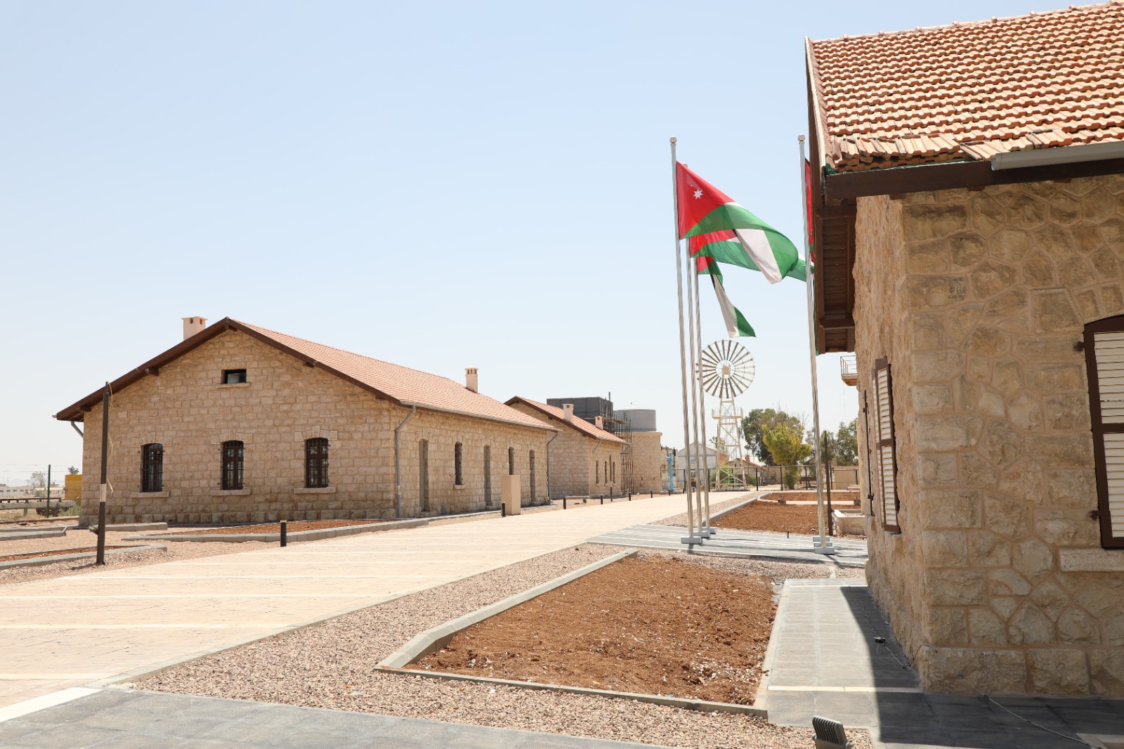 العيسوي يفتتح ويتفقد مشاريع مبادرات ملكية في معان