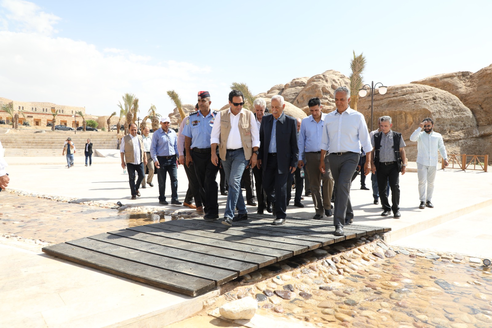 العيسوي يفتتح ويتفقد مشاريع مبادرات ملكية في معان