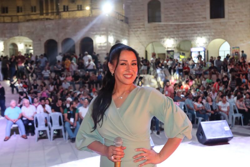 صورة حول : وائل جسار وغادة عباسي وهيثم إلياس يصدحون طرباً في "مهرجان الفحيص" وائل جسار وغادة عباسي وهيثم إلياس يصدحون طرباً في "مهرجان الفحيص"