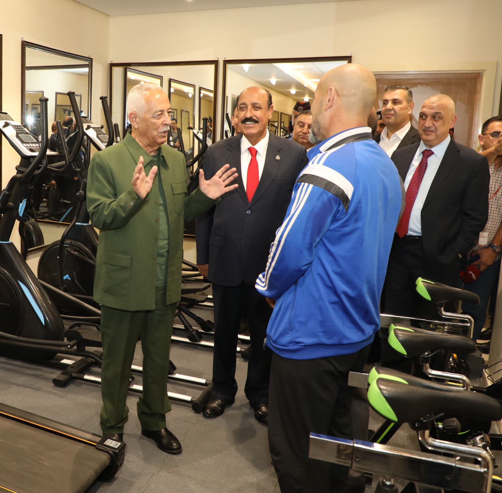 العيسوي يفتتح حديقة الهية ونادي المتقاعدين العسكريين في الكرك