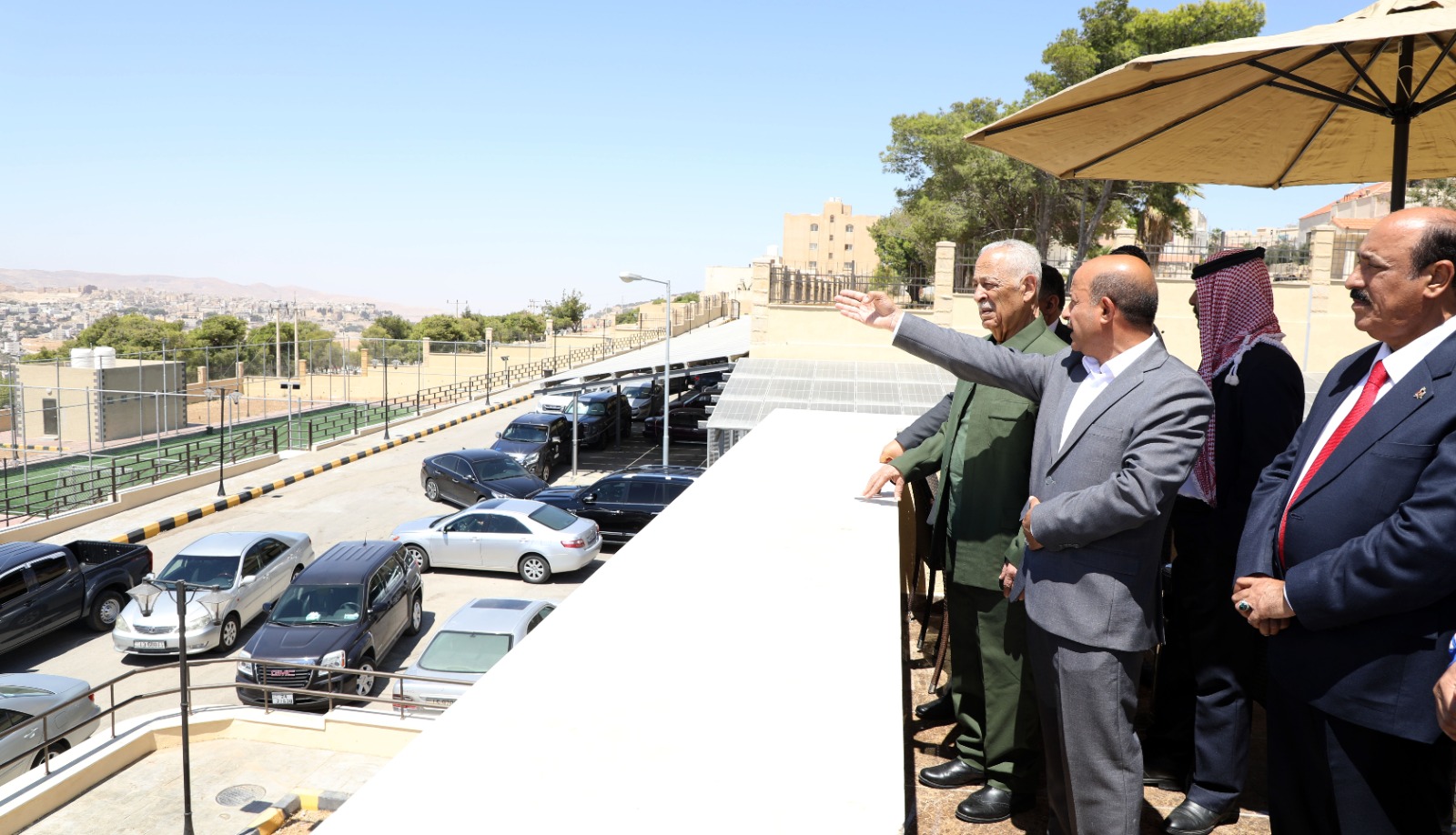 العيسوي يفتتح حديقة الهية ونادي المتقاعدين العسكريين في الكرك