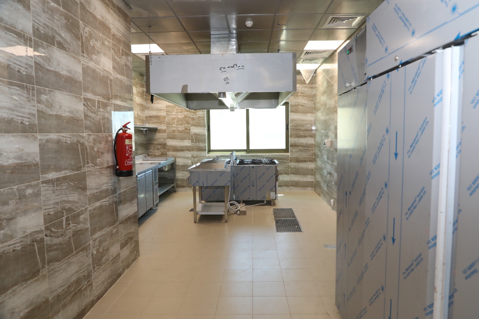 العيسوي يفتتح حديقة الهية ونادي المتقاعدين العسكريين في الكرك