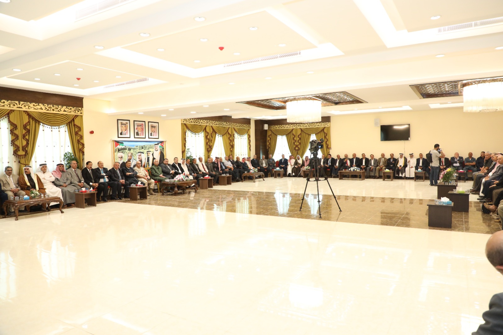 العيسوي يفتتح حديقة الهية ونادي المتقاعدين العسكريين في الكرك