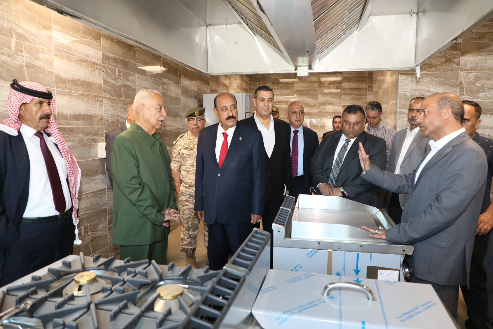 العيسوي يفتتح حديقة الهية ونادي المتقاعدين العسكريين في الكرك