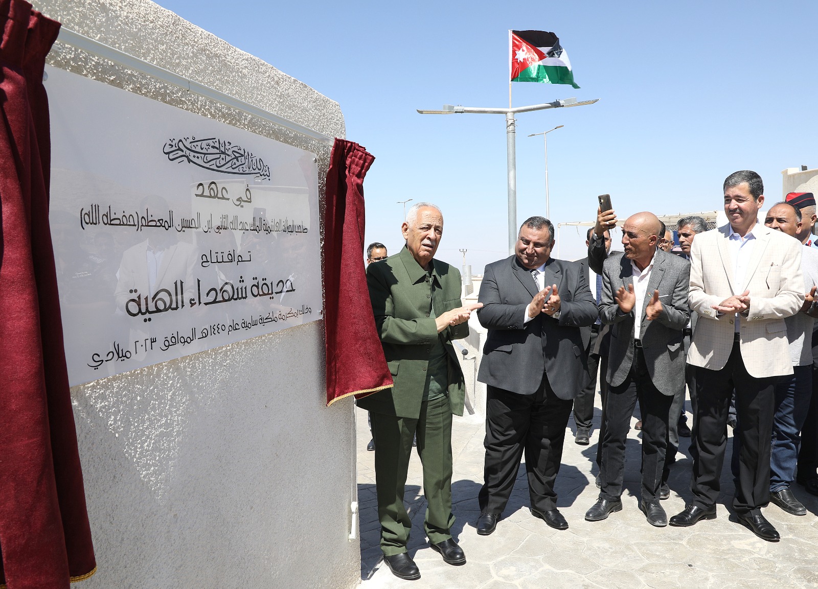 العيسوي يفتتح حديقة الهية ونادي المتقاعدين العسكريين في الكرك