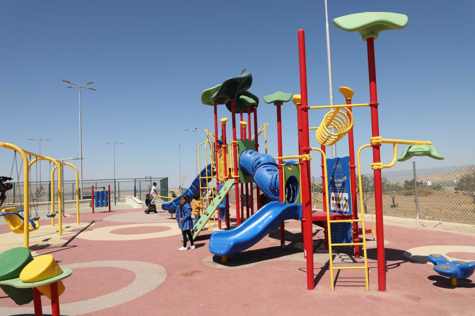 العيسوي يفتتح حديقة الهية ونادي المتقاعدين العسكريين في الكرك