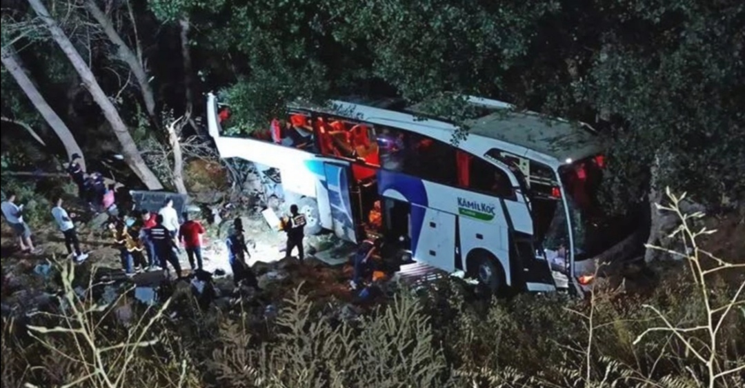 مقتل 12 شخصا واصابة 19 أخرين بإنحراف حافلة ركاب وسط تركيا