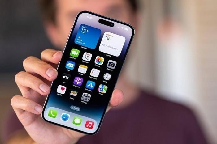 آيفون 14 برو ماكس الهاتف الأكثر شحناً بالعالم في 2023