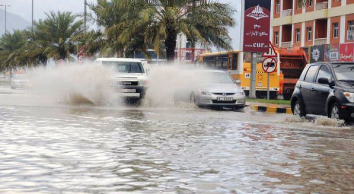 أمطار غزيرة وسيول جارفة في عدة مدن إماراتية