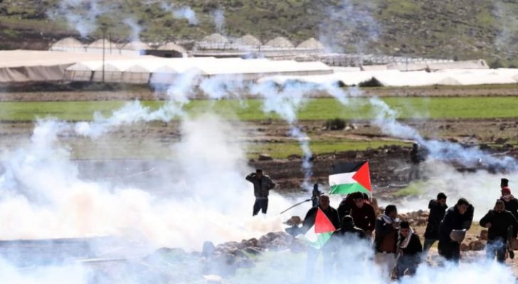 إصابة عشرات الفلسطينيين جراء اعتداء الاحتلال على متظاهرين في غزة