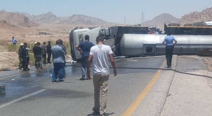 الأشغال: انقلاب صهريج على الطريق الصحراوي