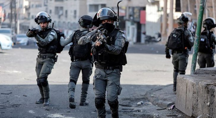 الاحتلال يغلق مداخل بلدة دورا في الخليل